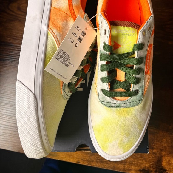 New Rebook  Unisex sneakers size 7 - Picture 8 of 9